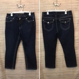 FINAL PRICE⬇️ NWOT dark wash capris - size 18